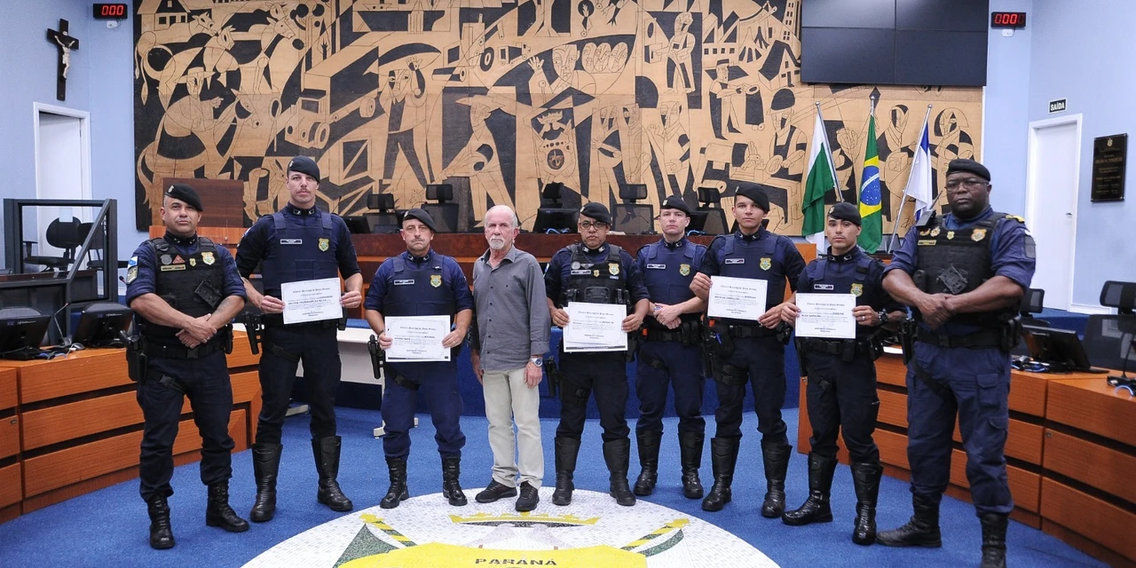 GCM´s recebem moção de aplauso da Câmara Municipal