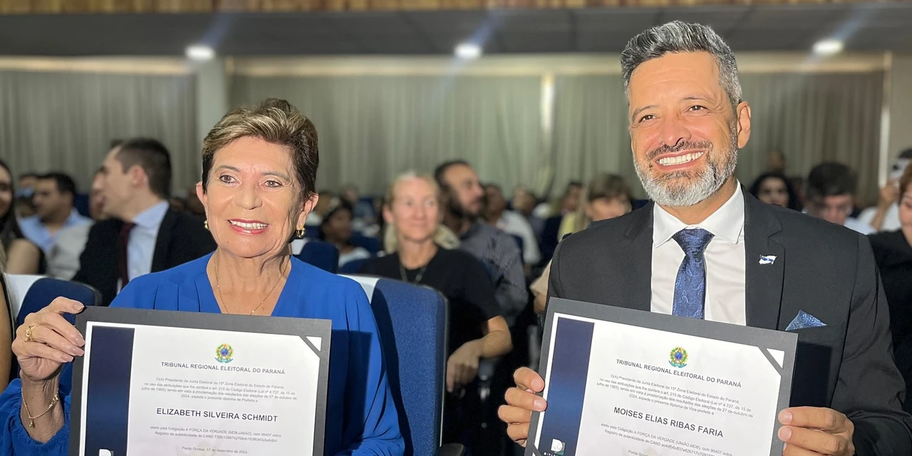 Elizabeth, Moisés Faria e 19 vereadores são diplomados em PG