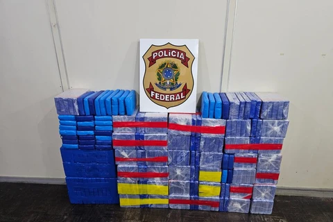 PF em Paranaguá faz cinco prisões em flagrante por tráfico internacional de drogas