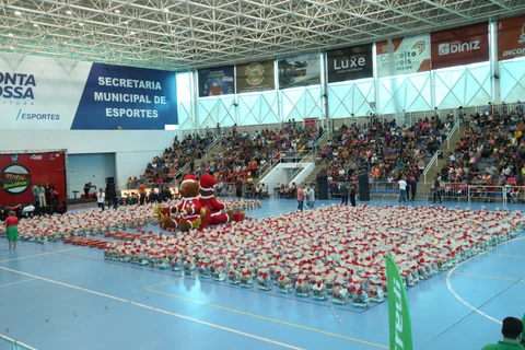 Prefeitura de PG entrega 1.500 cestas do 'Natal Solidário'