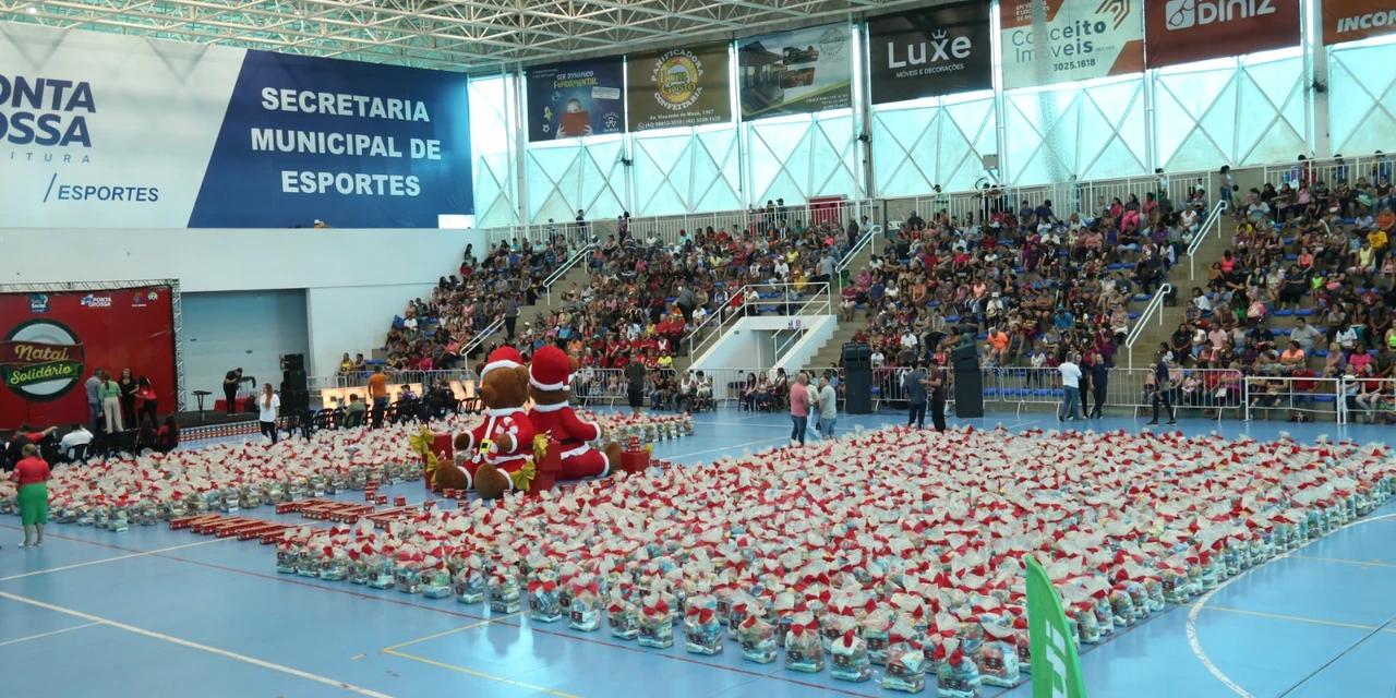 Prefeitura de PG entrega 1.500 cestas do 'Natal Solidário'