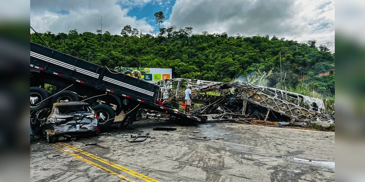 Motorista de carreta envolvida em acidente que matou 41 pessoas se apresenta à polícia