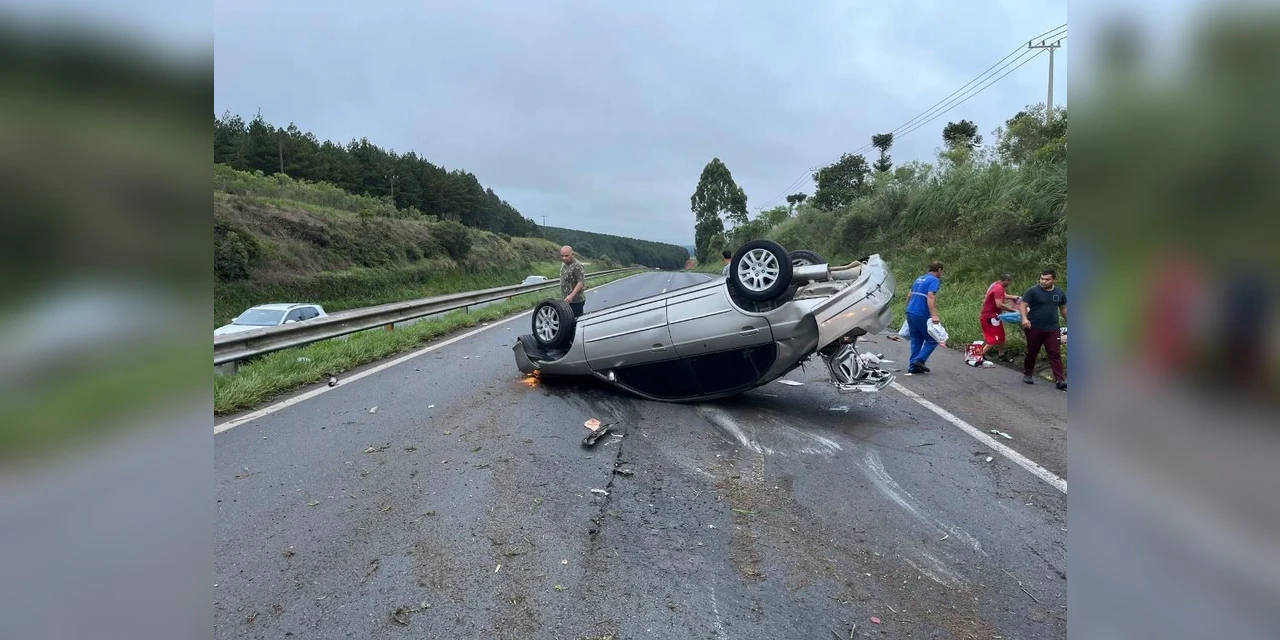 Três pessoas da mesma família ficaram feridas após capotamento na BR-376, em Tibagi