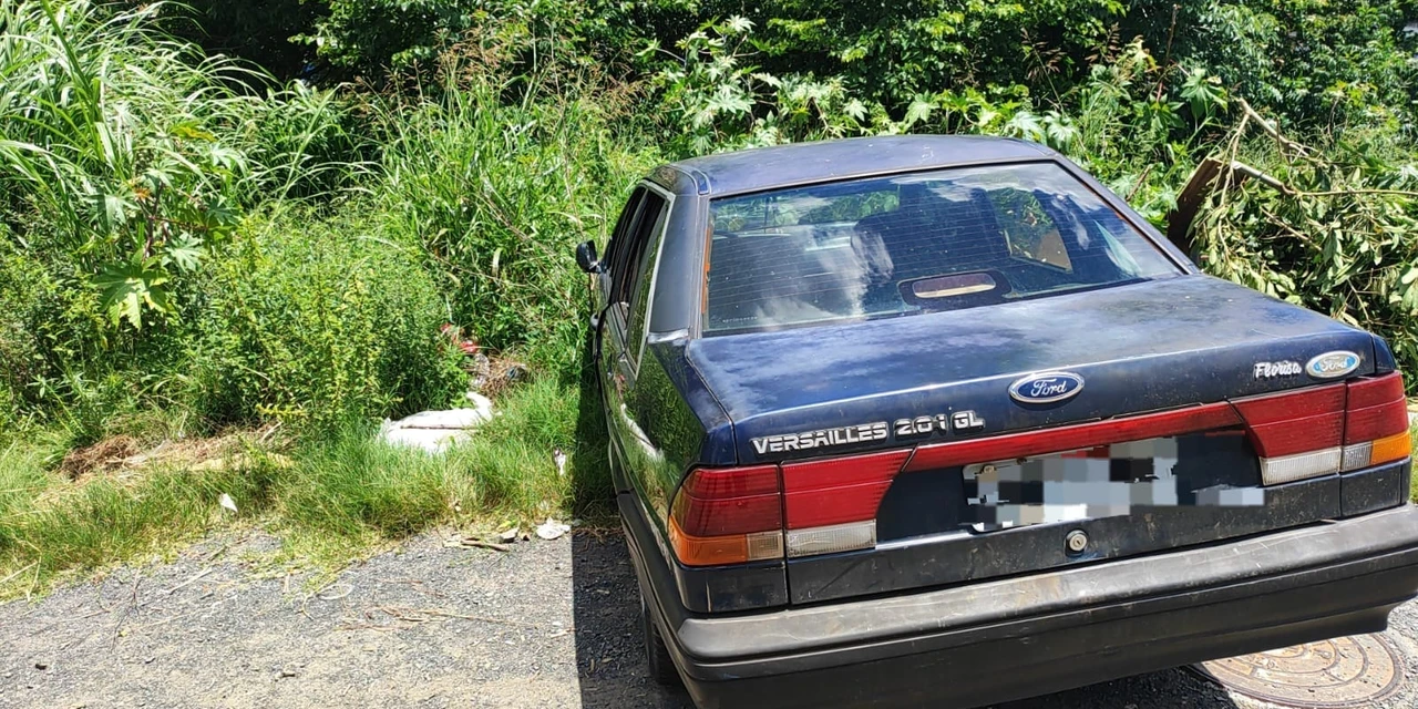 Suspeito de furto abandona carro e foge pelo esgoto para escapar da Guarda