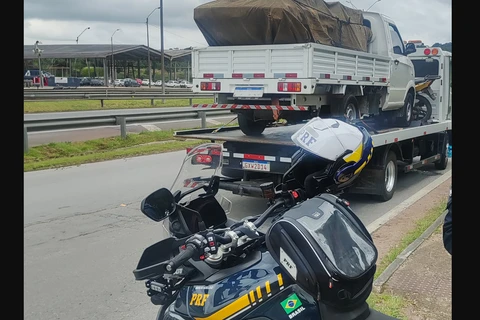 PRF prende motorista de caminhonete sob efeito de maconha