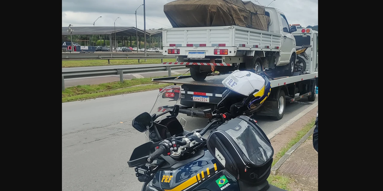 PRF prende motorista de caminhonete sob efeito de maconha