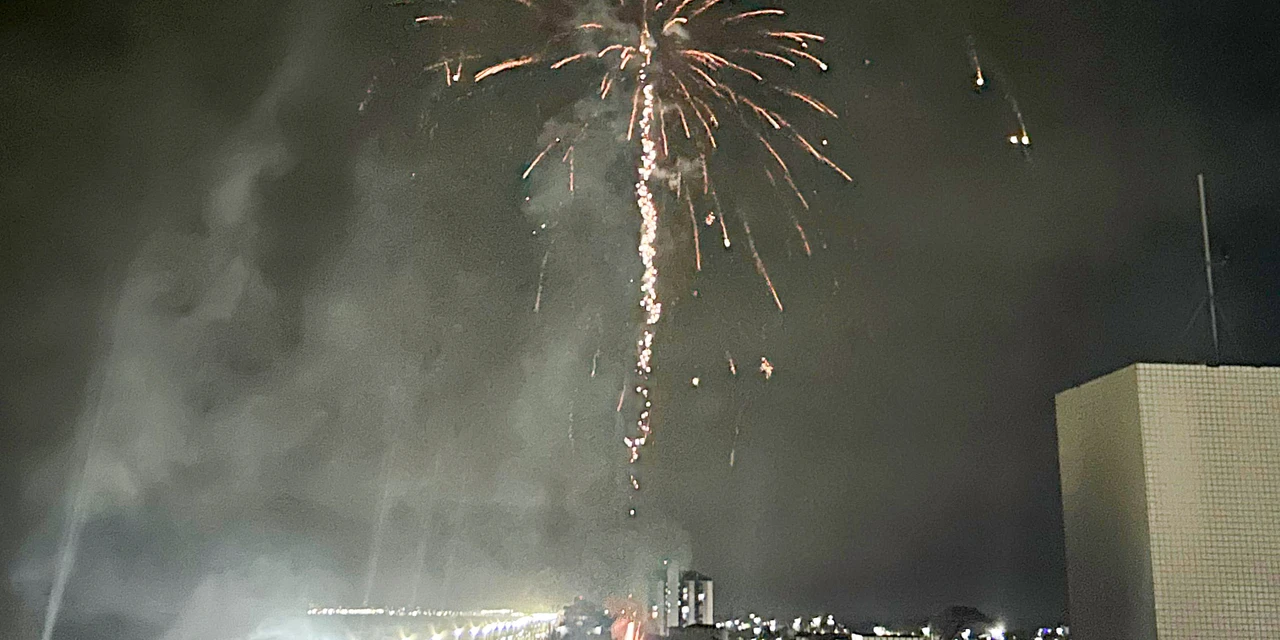 Virada do ano reúne 1,1 milhão de pessoas nas praias do Litoral do Paraná