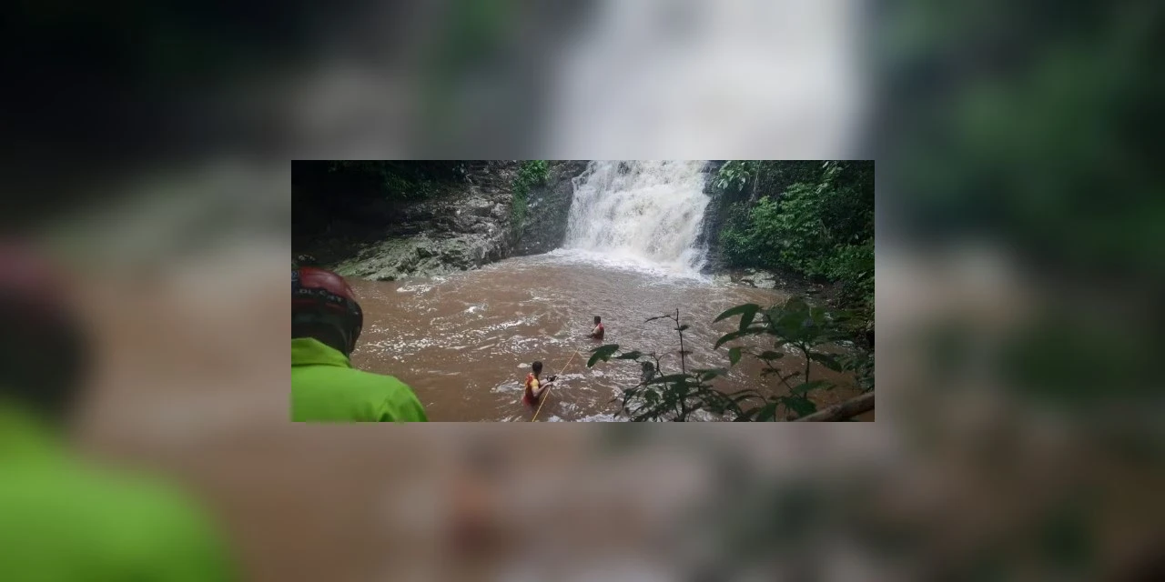 Namorado e padrasto de adolescente que caiu em cachoeira no Litoral do Paraná morrem afogados após tentarem salvá-la