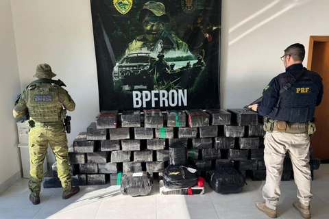 BPFron e PRF apreendem mais de uma tonelada de droga no Paraná