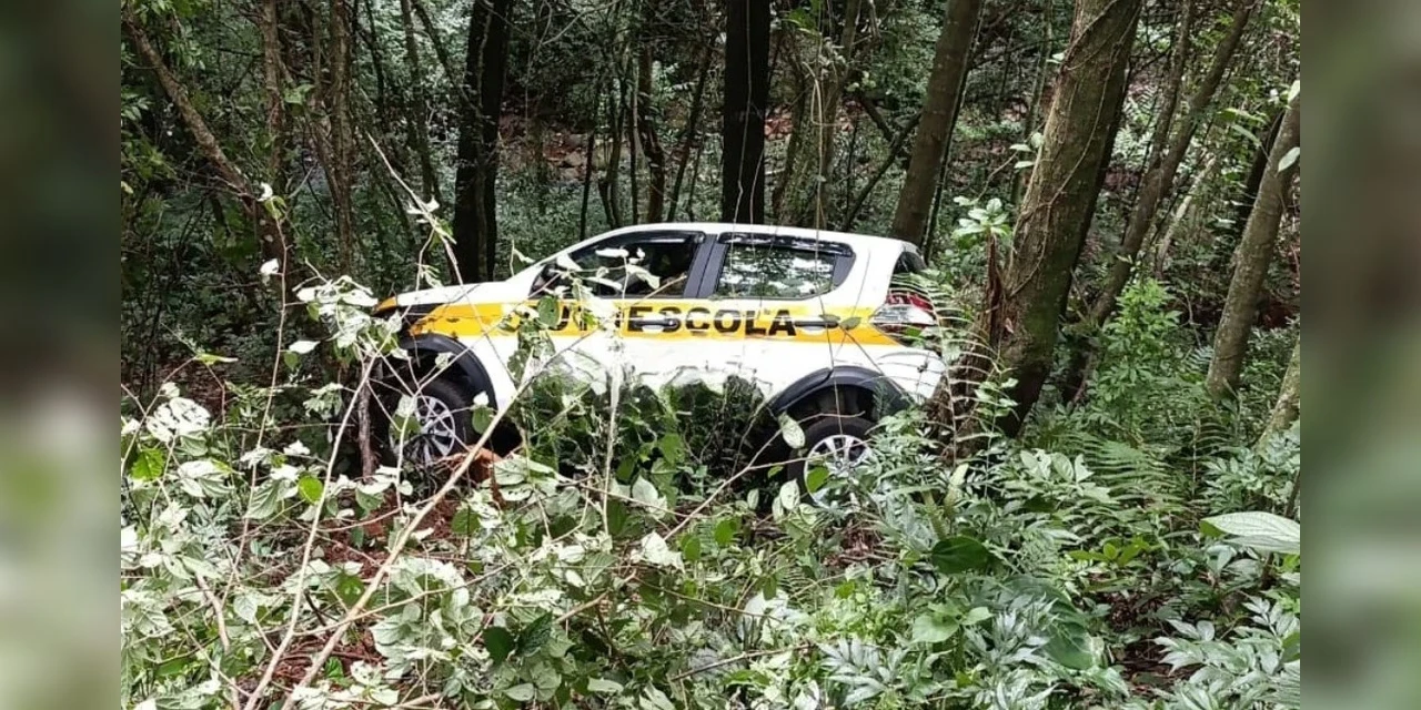 Ladrão rouba carro de autoescola e sofre acidente em PG