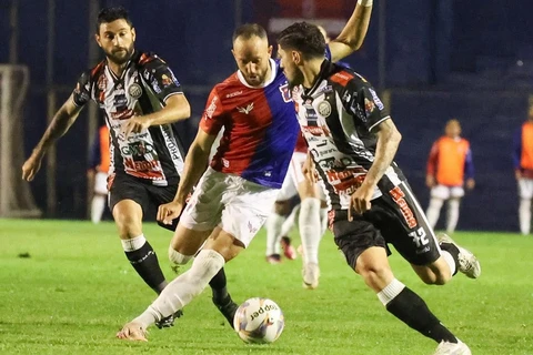 Operário arranca empate do Paraná Clube nos acréscimos