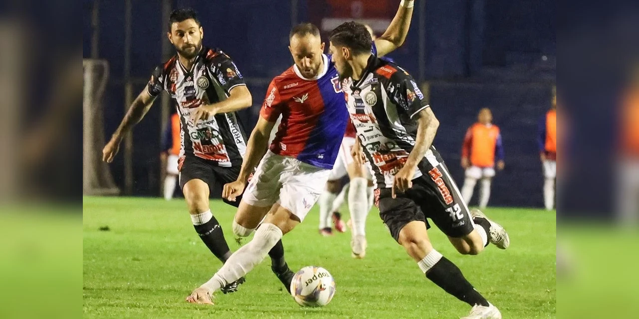 Operário arranca empate do Paraná Clube nos acréscimos