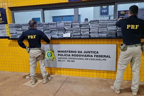 PRF apreende 173 kg de cocaína em carga de sucata na BR-277