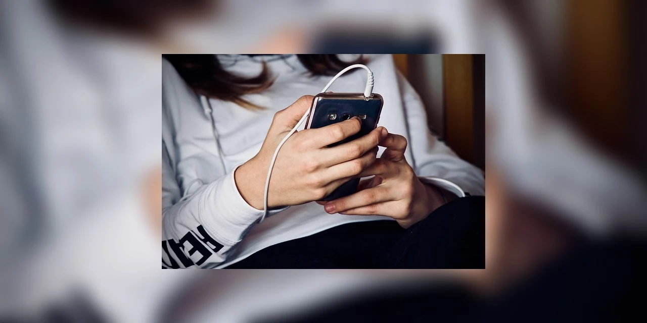 Escolas da educação básica iniciam ano letivo com proibição de celular