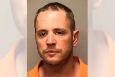 Invasor do Capitólio perdoado por Trump é morto pela polícia nos EUA