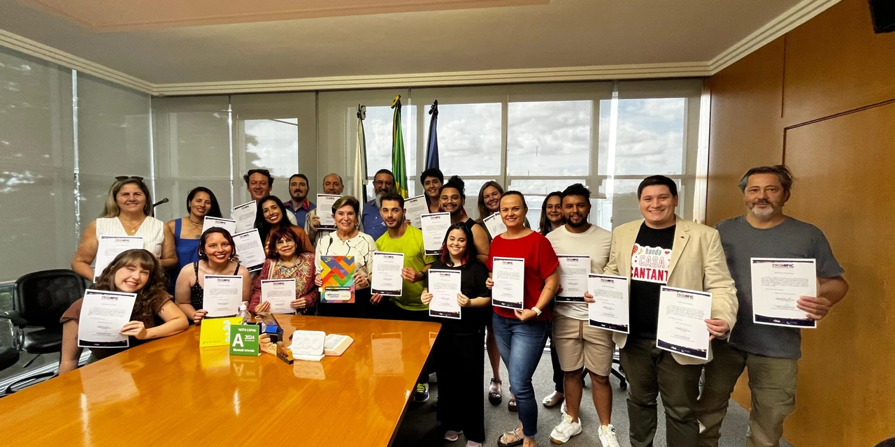 Prefeitura entrega mais de 20 certificados para captação de recursos do Promific 2025