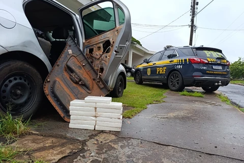 PRF apreende mais de 13 quilos de cocaína escondida em portas de carro