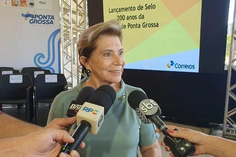 Elizabeth se mobiliza para manter voos da Azul em Ponta Grossa