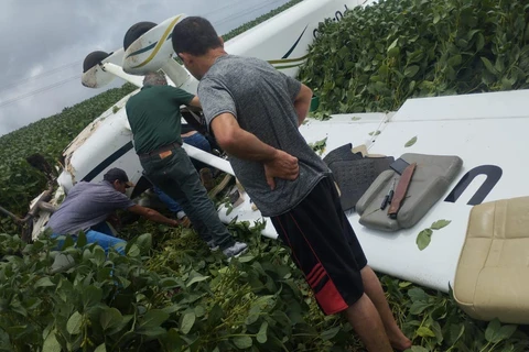Avião com duas pessoas cai no interior de Reserva