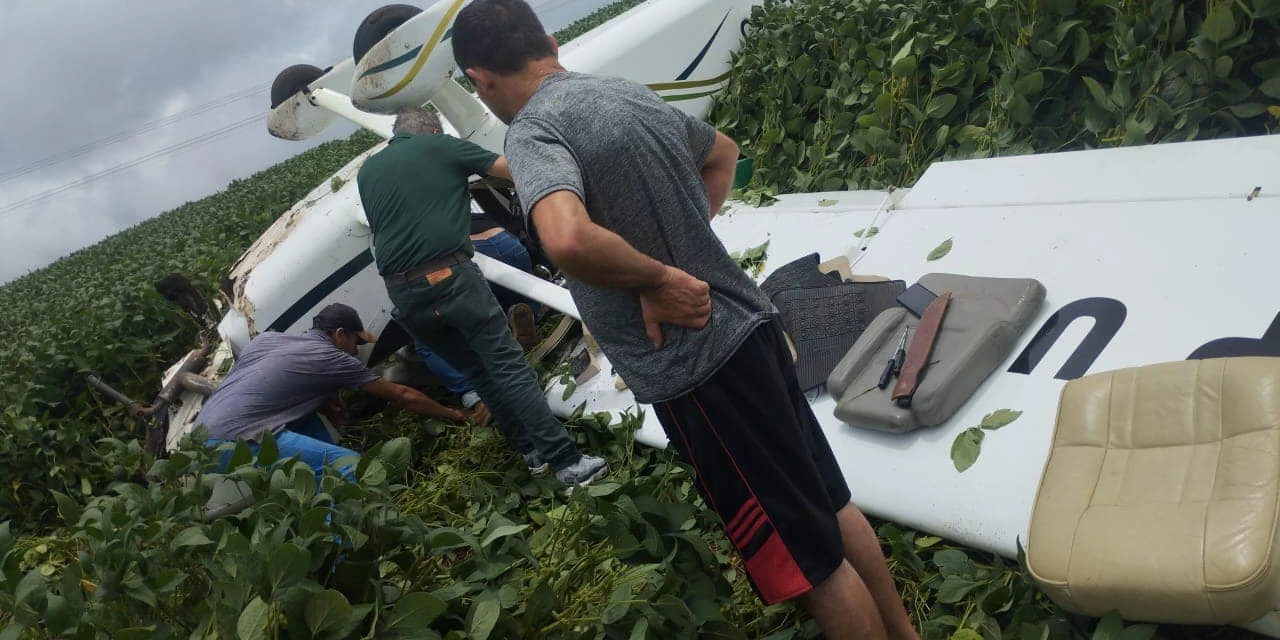 Avião com duas pessoas cai no interior de Reserva