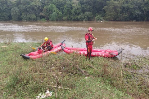 Com apoio de drone, bombeiros localizam corpo de menino que se afogou em Curitiba