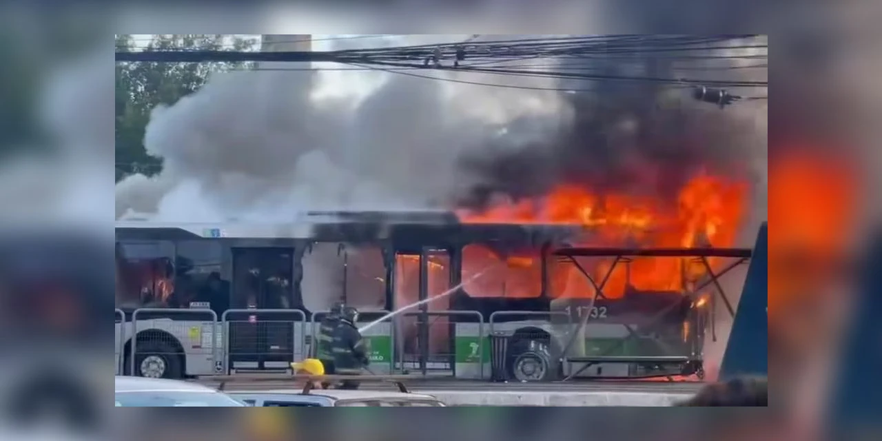 Avião cai em Avenida de São Paulo e deixa 2 mortos