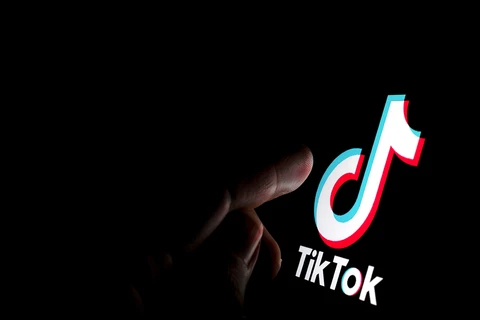Pais de adolescentes processam o TikTok após filhos morrerem em desafios perigosos