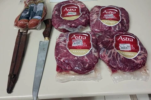 Vendedor de espetinhos é flagrado com carne furtada de mercado em PG