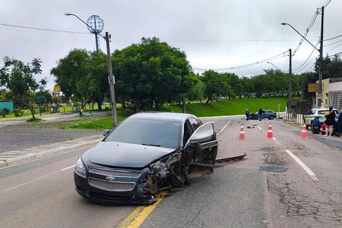 Mulher dirigindo alcoolizada se envolve em acidente e é encaminhada a central de flagrantes em PG