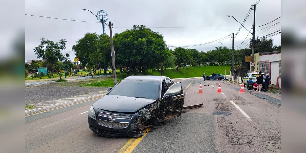 Mulher dirigindo alcoolizada se envolve em acidente e é encaminhada a central de flagrantes em PG