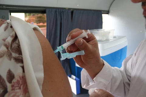 Ônibus da Vacina retoma ações itinerantes e leva imunização para mais perto da população