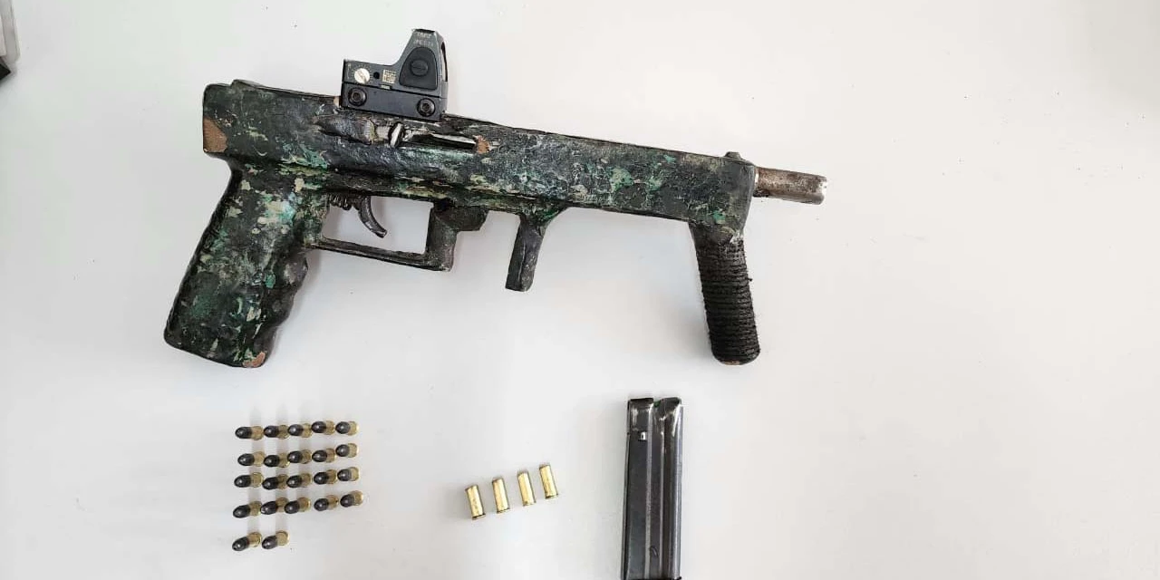 PMPR apreende submetralhadora com suspeitos de tentativas de homicídios
