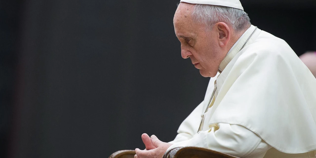 Papa Francisco é internado para tratamento de bronquite