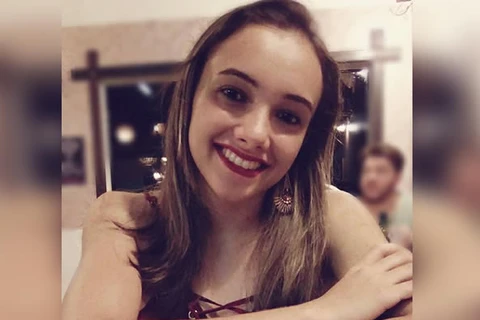 Mulher morre após acidente entre motocicleta e caminhão na Souza Naves