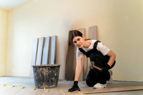 Prefeitura oferece curso gratuito de aplicação de revestimento cerâmico para mulheres