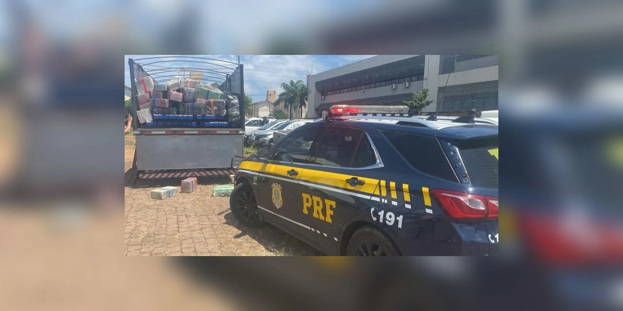 PRF apreende carreta carregada com 5,5 toneladas de maconha no PR