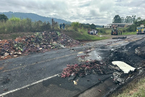 Colisão entre automóvel e caminhão deixa duas vítimas fatais na BR-277, em Prudentópolis