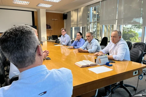 Prefeitura e Câmara recebem Sanepar e cobram providências imediatas sobre a falta de água