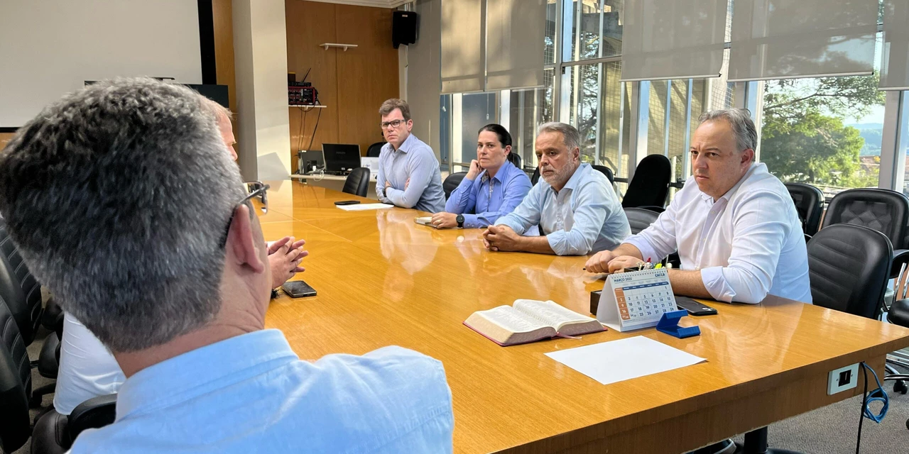 Prefeitura e Câmara recebem Sanepar e cobram providências imediatas sobre a falta de água