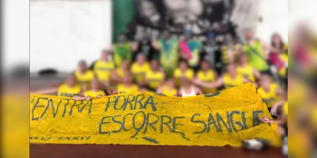 Estudantes de medicina estendem faixa com alusão a estupro em jogo universitário