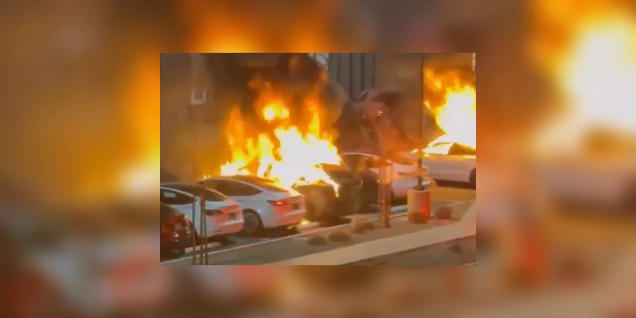 Ataque destrói carros em concessionária Tesla de Elon Musk