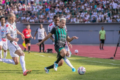 Primeiro jogo da final do Paranaense termina em 2 Operário, 2 Maringá 