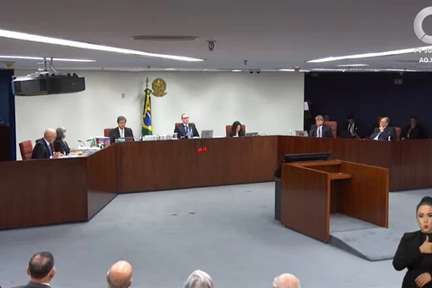 STF encerra primeiro dia do julgamento de Bolsonaro e aliados