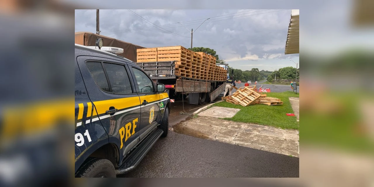 PRF apreende mais de uma tonelada de maconha escondida dento de paletes em Guarapuava