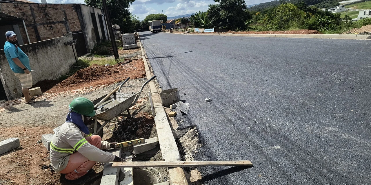 Prefeitura avança nas obras de pavimentação do Parque Nossa Senhora das Graças
