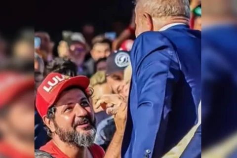Trompetista que tocou marcha fúnebre para Bolsonaro fazia serenata para Lula na prisão