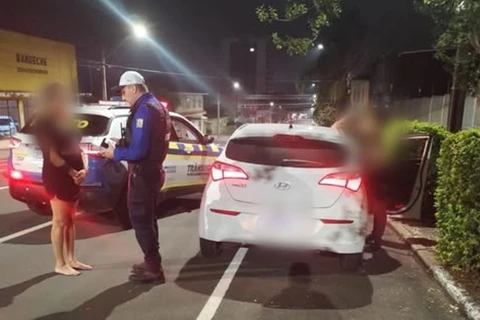 Mulher é detida após ser flagrada dirigindo alcoolizada e na contramão da Balduino Taques, em PG 