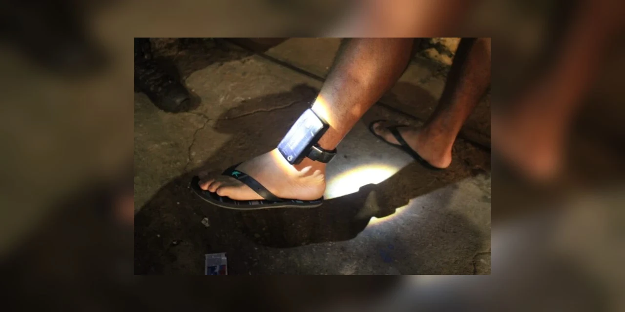 Homem usa falsa tornozeleira eletrônica para “atrair mulheres”