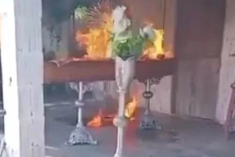 VÍDEO: facção invade velório e ateia fogo em cadáver rival no Ceará