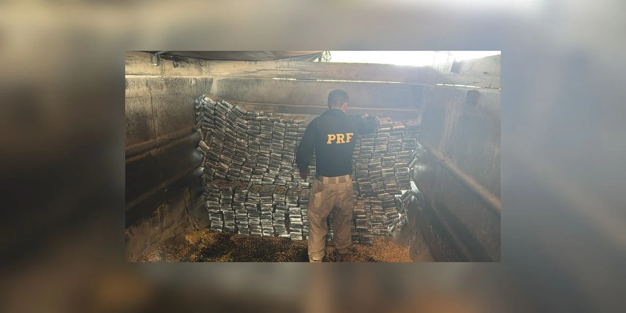 PRF apreende mais de 600 kg de cocaína no Paraná e realiza a maior apreensão da droga no país em 2025
